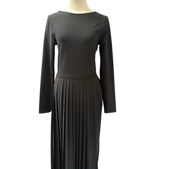 J.Crew Dresses & Skirts - Women’s J.CREW Black Pleated Openback Dress Sz S